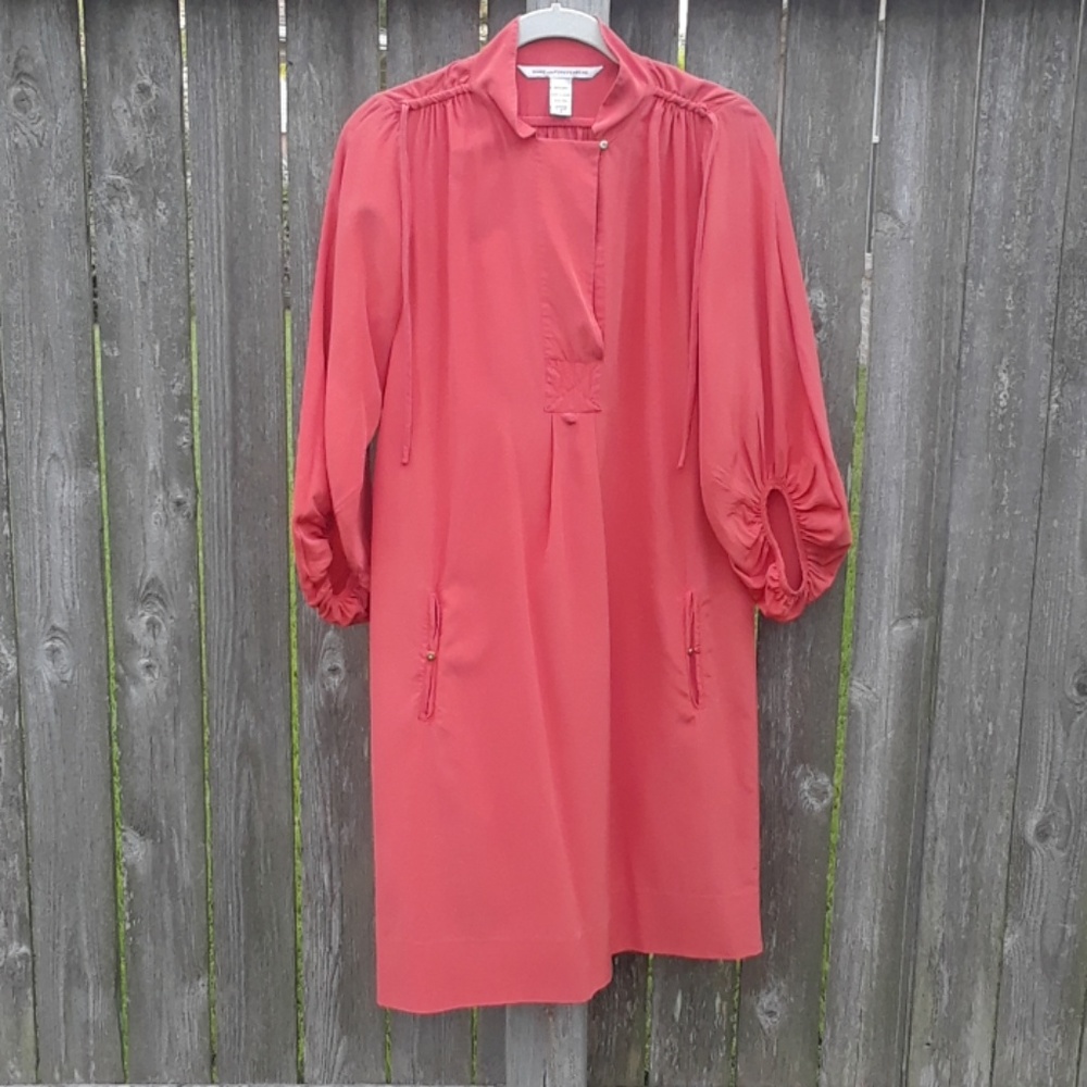 Diane Von Furstenberg 100% silk dress.